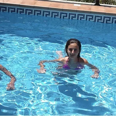 Вилла Kalogria Ступа